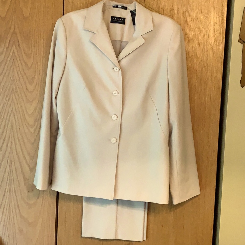 Axcess stretch ivory cream colored pantsuit size 12 blazer jacket unlined pants